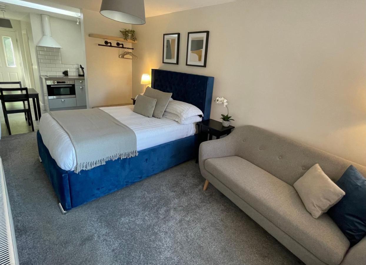 Cannock Hotel Apartments エクステリア 写真