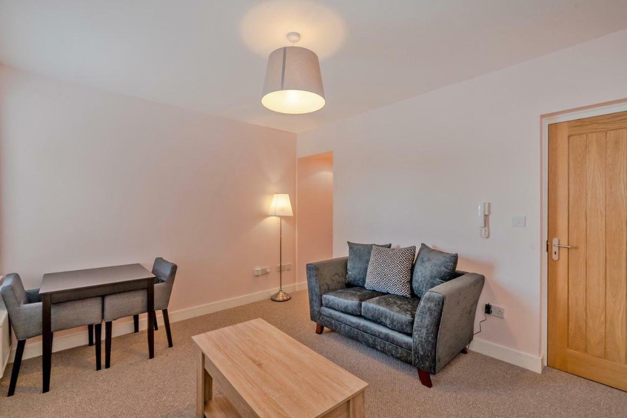Cannock Hotel Apartments エクステリア 写真