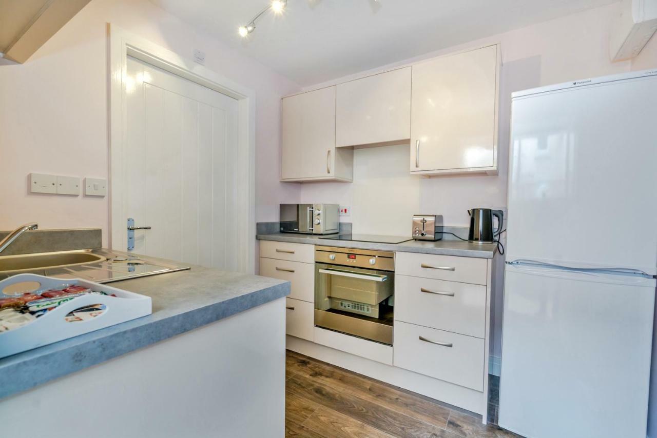 Cannock Hotel Apartments エクステリア 写真