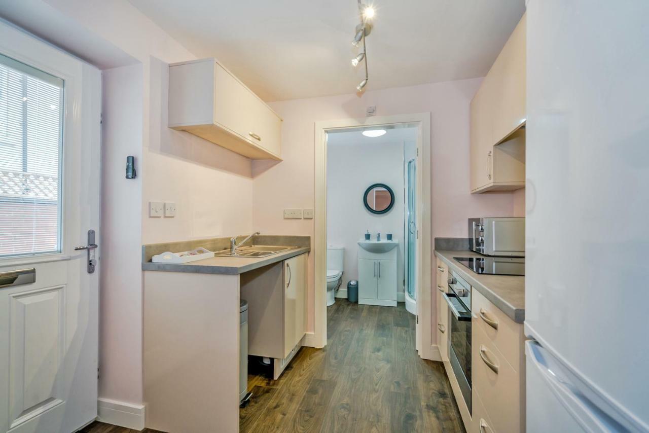 Cannock Hotel Apartments エクステリア 写真
