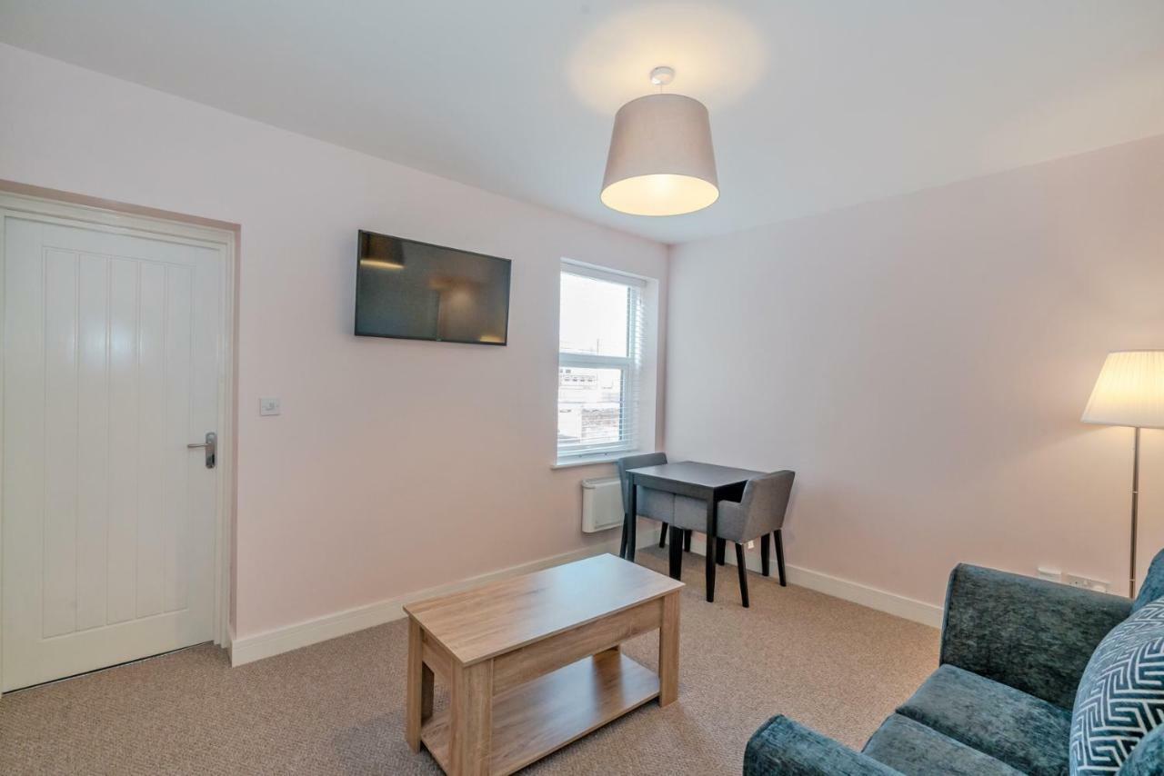 Cannock Hotel Apartments エクステリア 写真