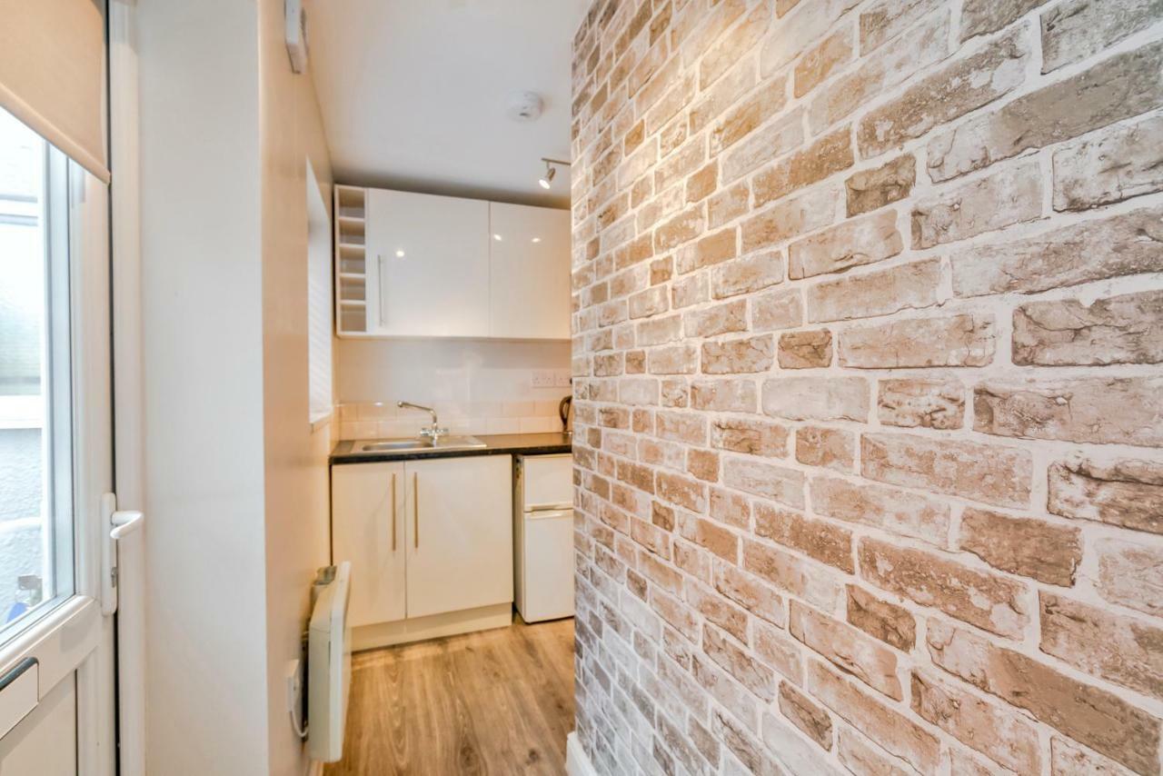 Cannock Hotel Apartments エクステリア 写真