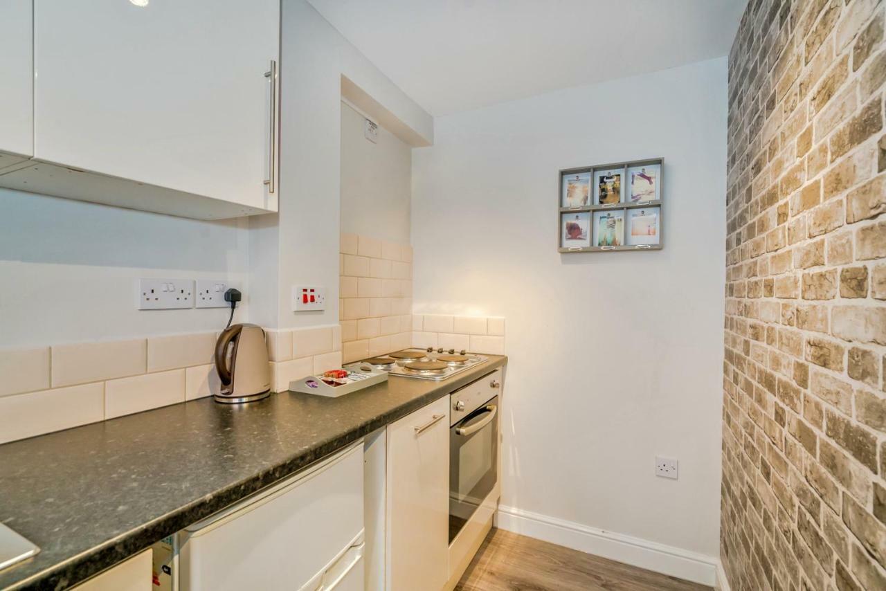 Cannock Hotel Apartments エクステリア 写真
